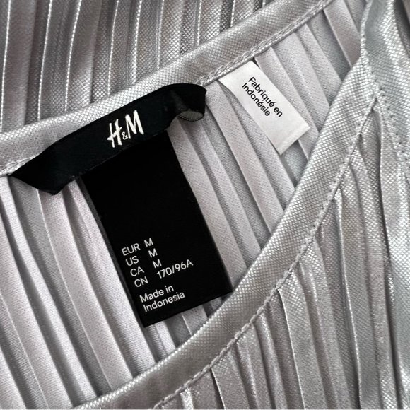 H&M pleated tank top ribbon tie straps silver shiny metallic disco πͺ© style - Picture 4 of 10
